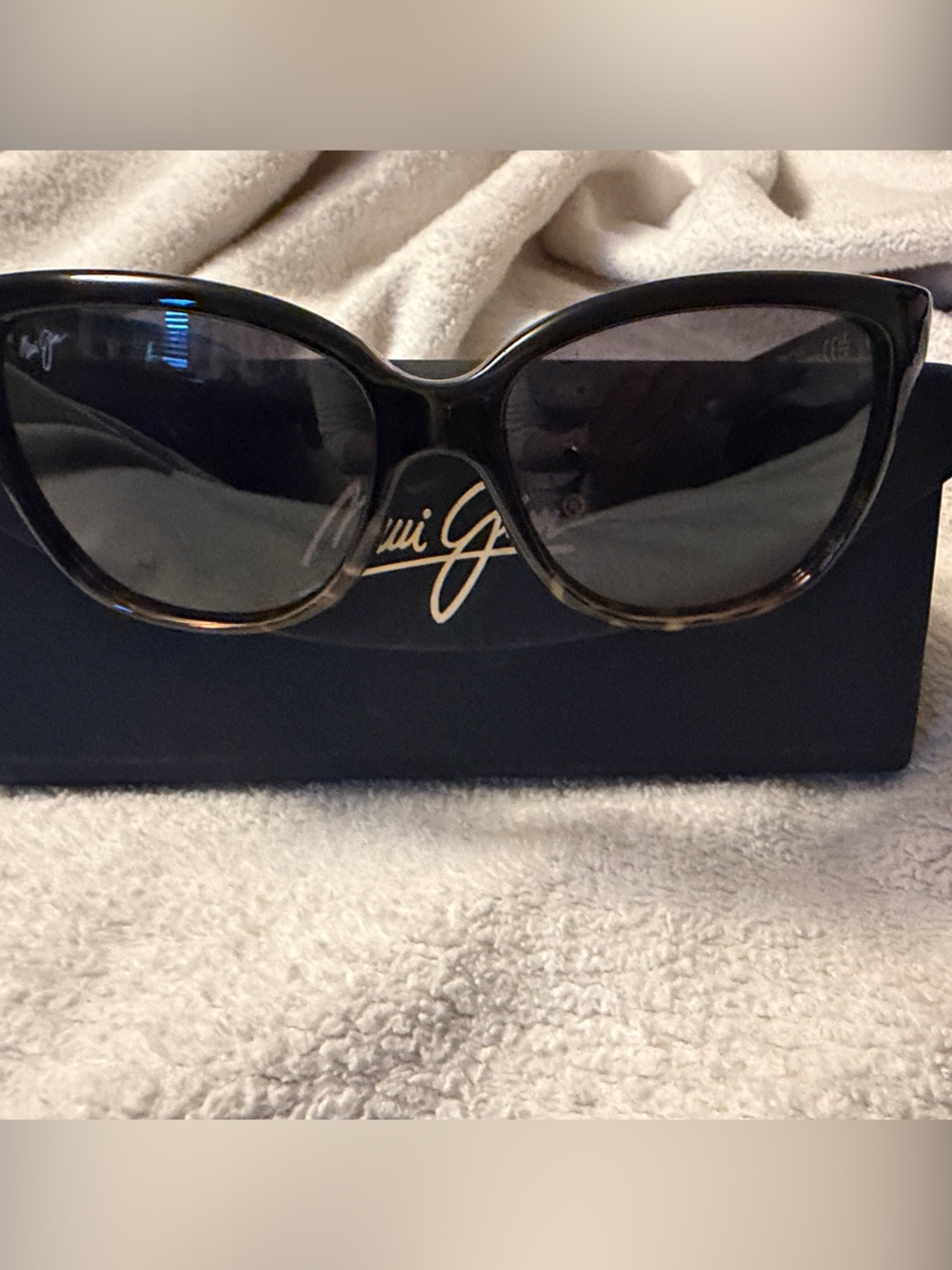 Maui Jim Tortoiseshell Frame Sunglasses with Dark Lenses